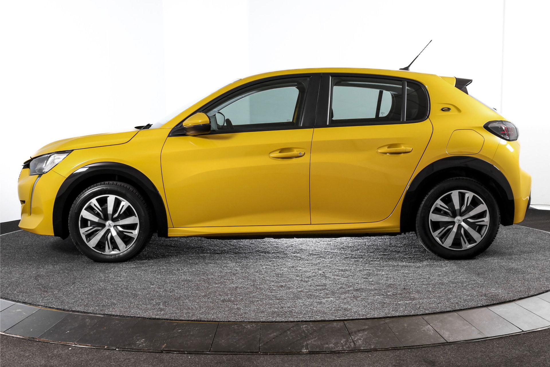 Peugeot - e-208