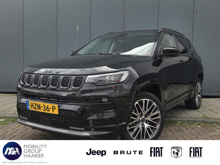 Foto van Jeep Compass 4xe 240 Plug-in Hybrid Electric Summit