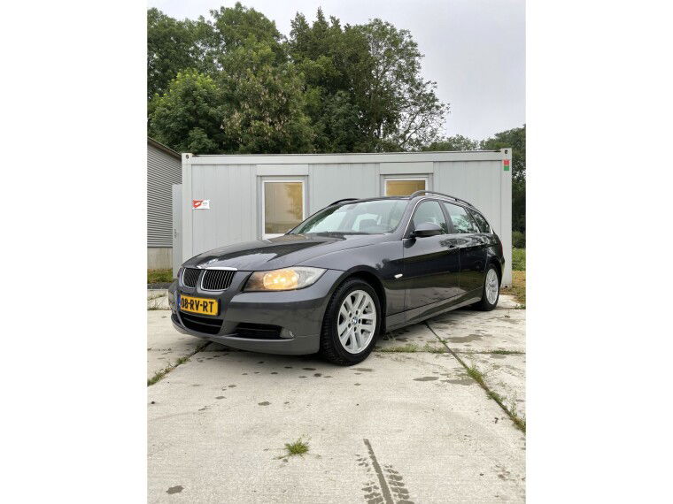 Foto van BMW 3 Serie Touring 325i Dynamic Executive