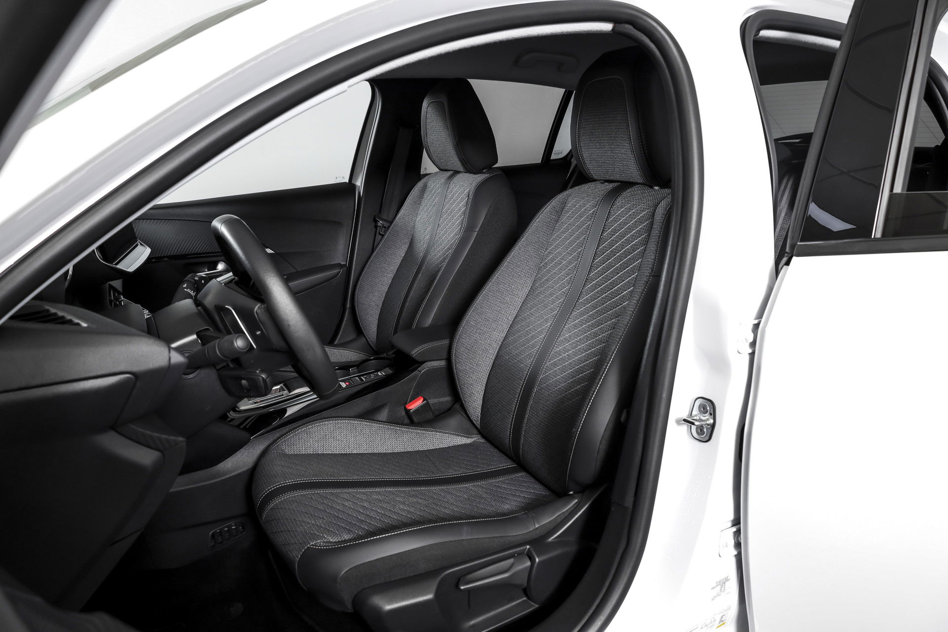 Peugeot - 208
