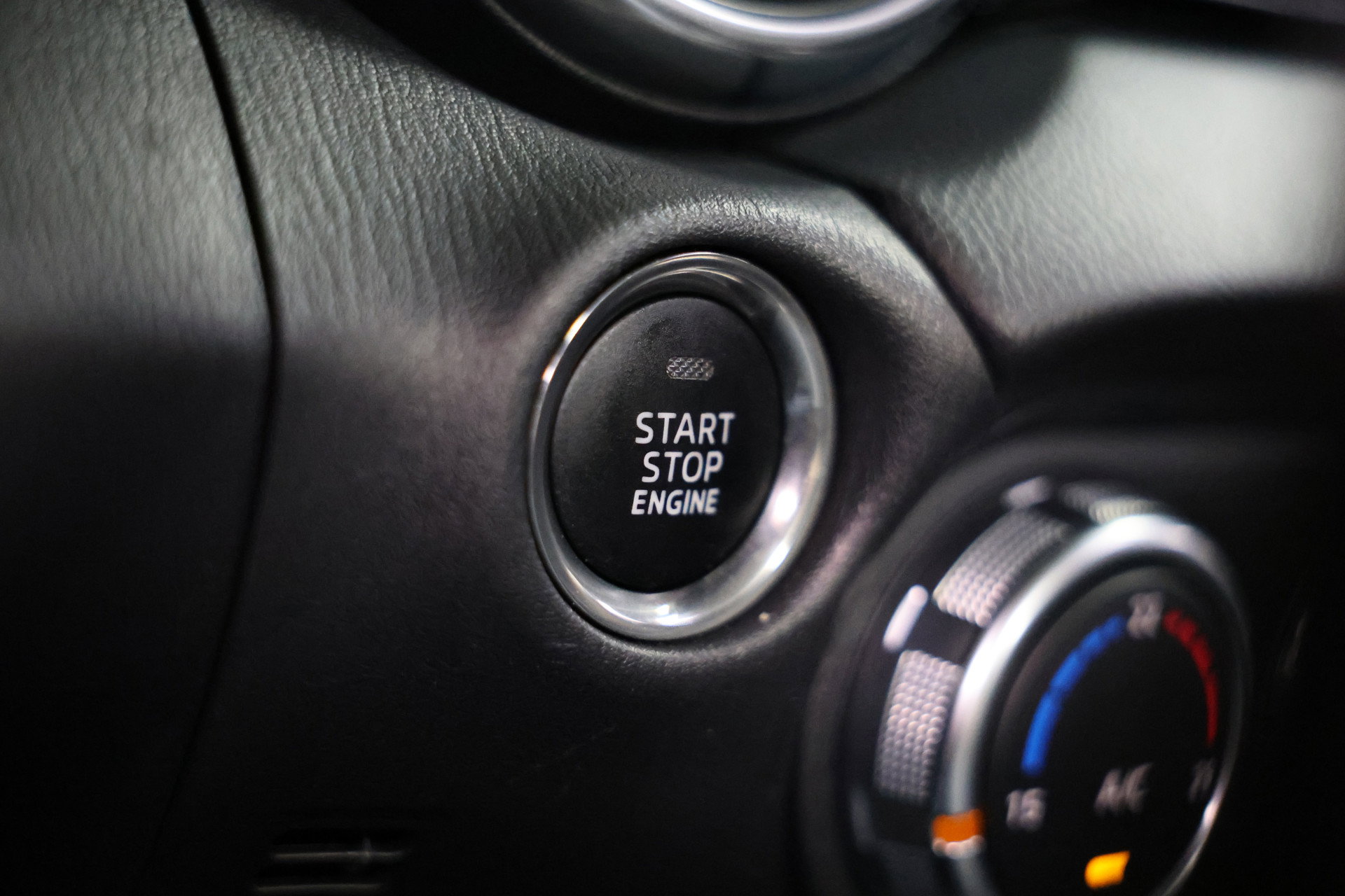 Mazda 1.5 SkyActiv-G 131 GT-M BOSE LEDER NAVI KEYLESS CRUISE BT "16 - foto 17