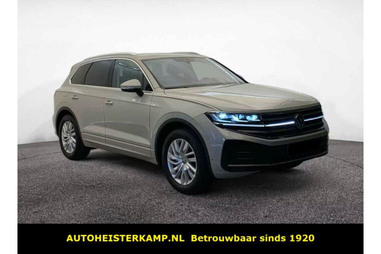Volkswagen Touareg 3.0 TDI Elegance Grijs Kenteken ACC Luchtvering Comfortstoelen Trekhaak