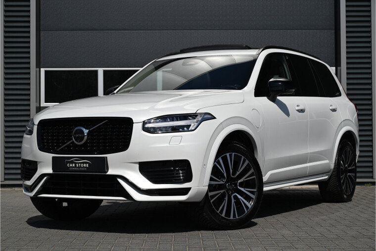 Foto van Volvo XC90 2.0 T8 Recharge AWD ULTIMATE DARK / PANO / HARMAN KARDON / HUD / MEMORY / STOELKOELING / TREKHAAK