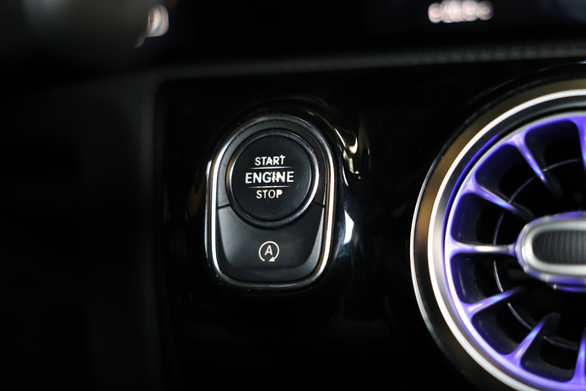 Mercedes-Benz AMG 35 4MATIC PANO NAVI CAMERA VIRTUAL CRUISE CLIMA SFEER STOELVW BT '19 - foto 24