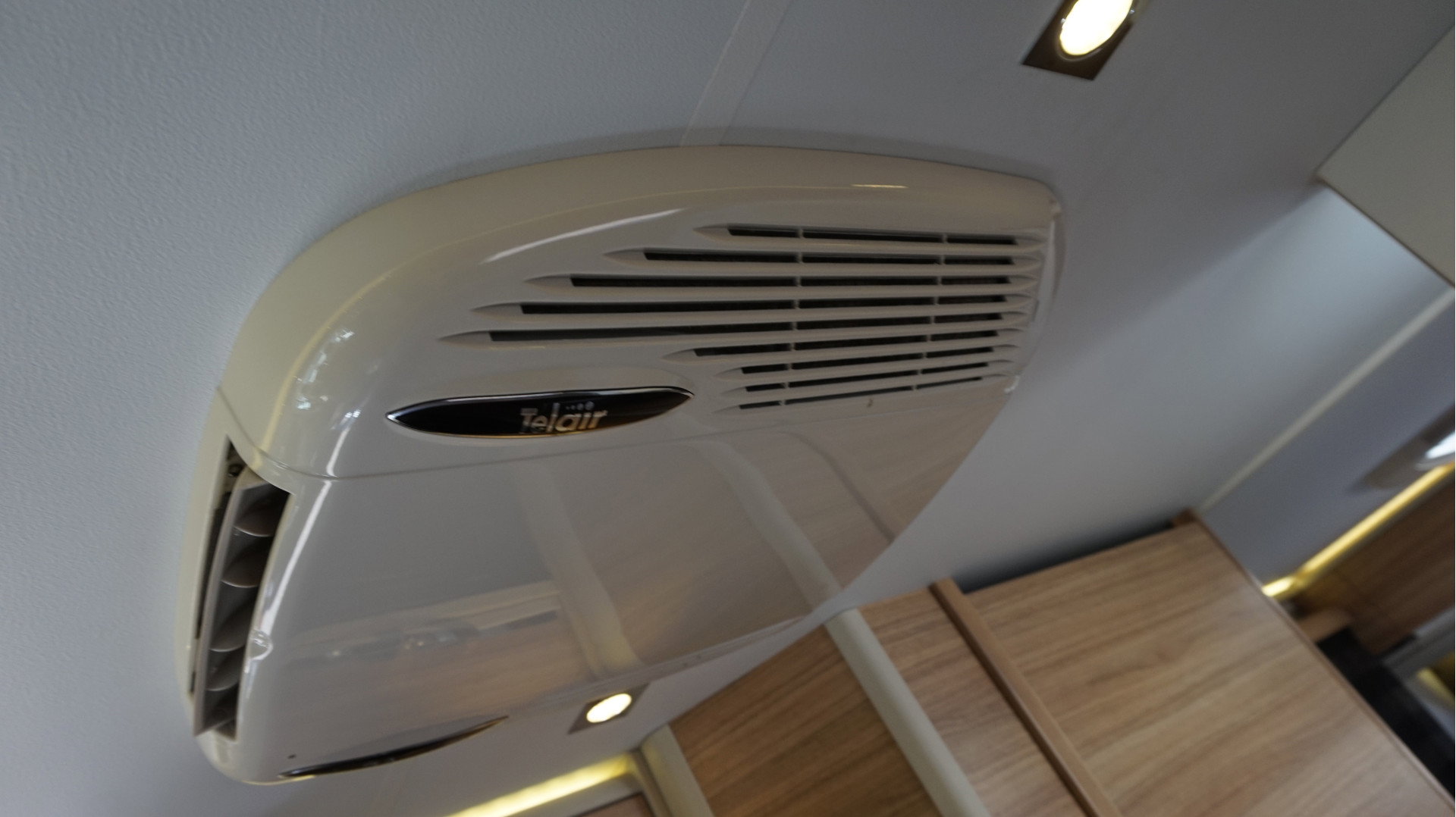 Adria CORAL S 670SL Automaat 150pk Airco Luchtvering Lengtebedden 5 zitplaatsen - foto 21