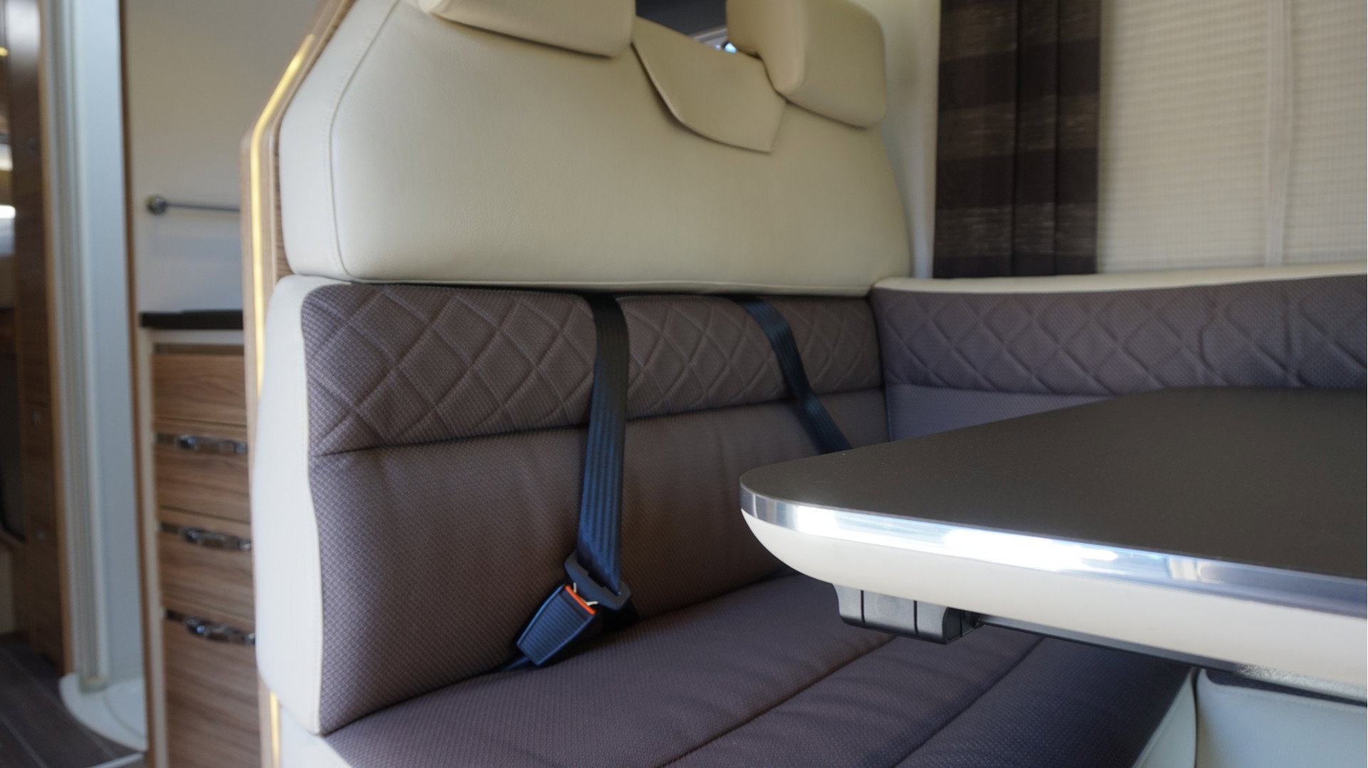 Adria CORAL S 670SL Automaat 150pk Airco Luchtvering Lengtebedden 5 zitplaatsen - foto 17