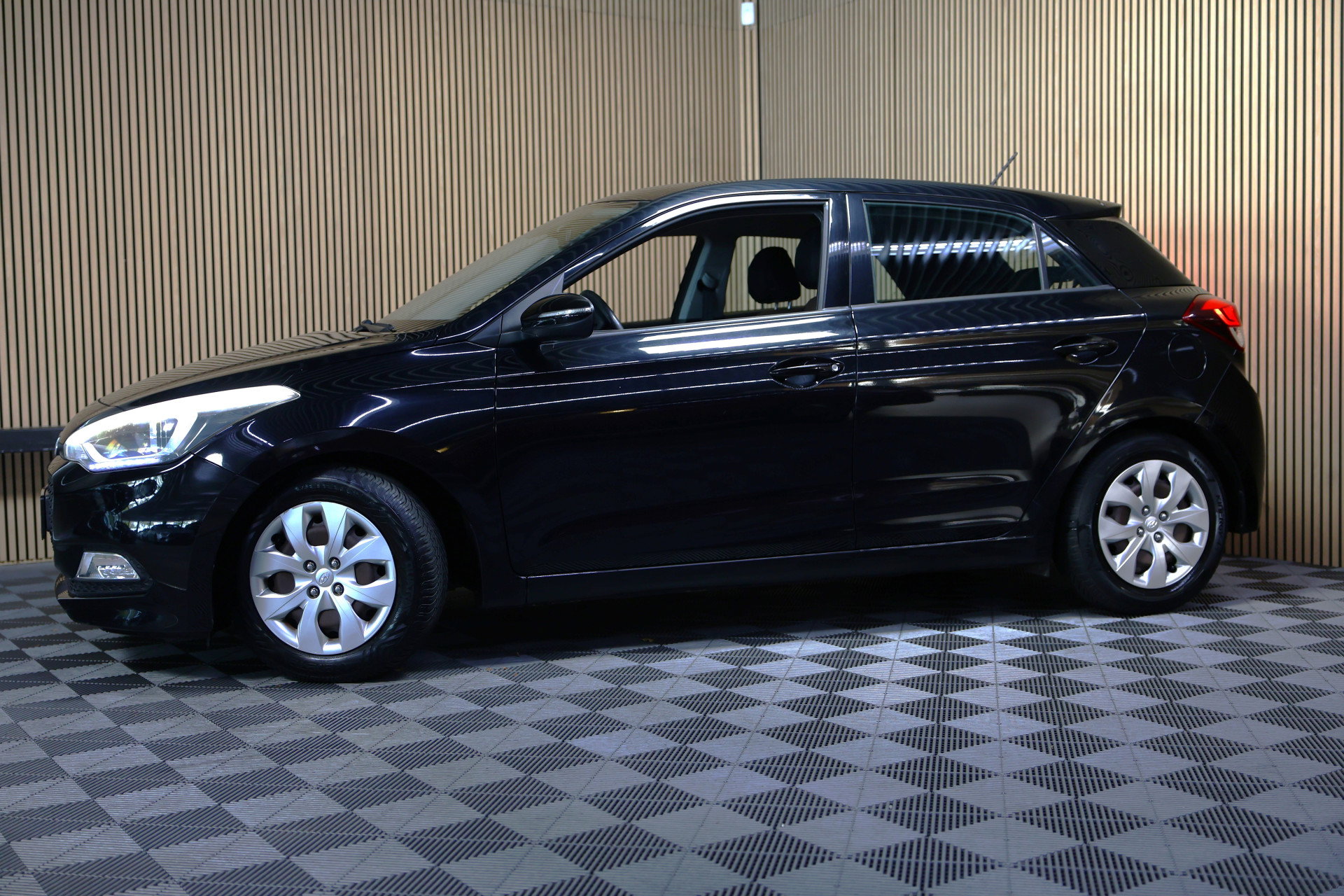 Hyundai 1.2 HP i-Motion Comfort CRUISE CLIMA BT THAAK NAP '15 - foto 9