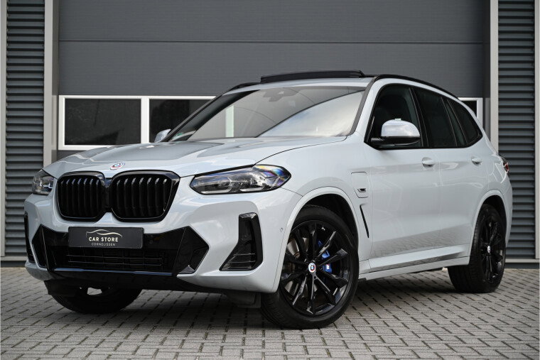 Foto van BMW X3 xDrive30e M-SPORT / PANO / M-SEATS / LED / CAMERA / MEMORY / BROOKLYN GREY / DEALERONDERHOUDEN