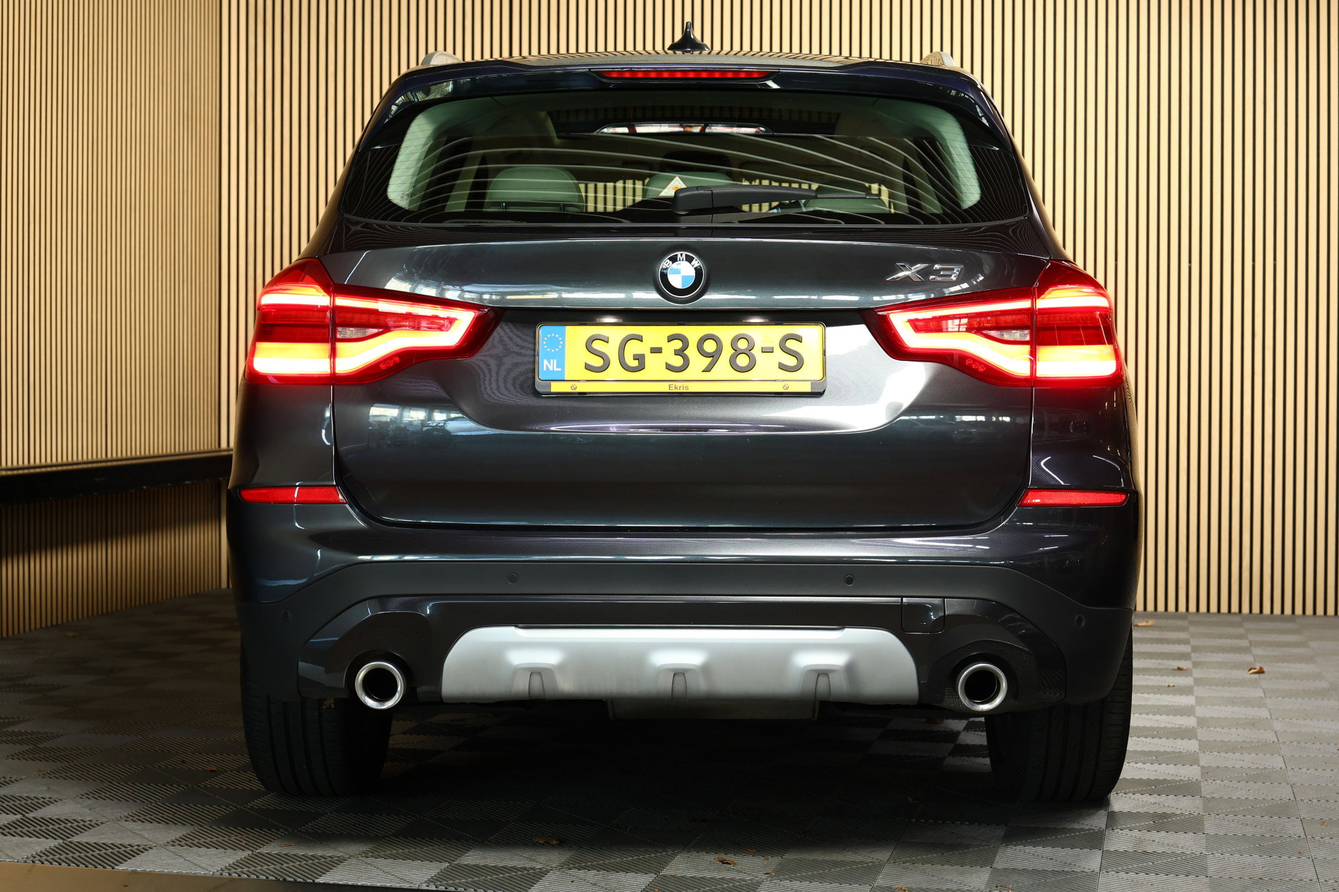 BMW xDrive20d AUT Executive PANO LEDER NAV FULL-LED PDC "18 - foto 6
