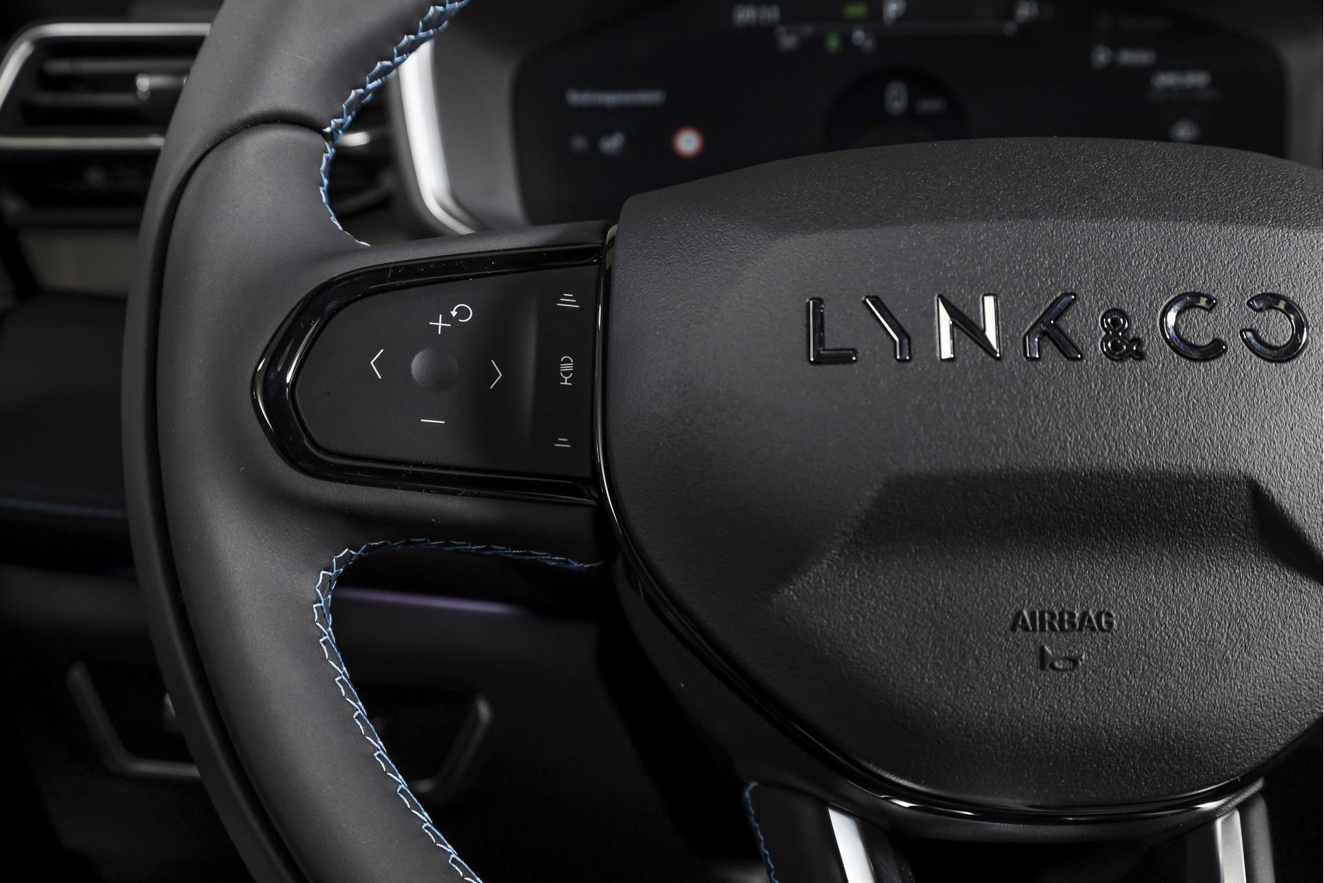 Lynk & Co - 01