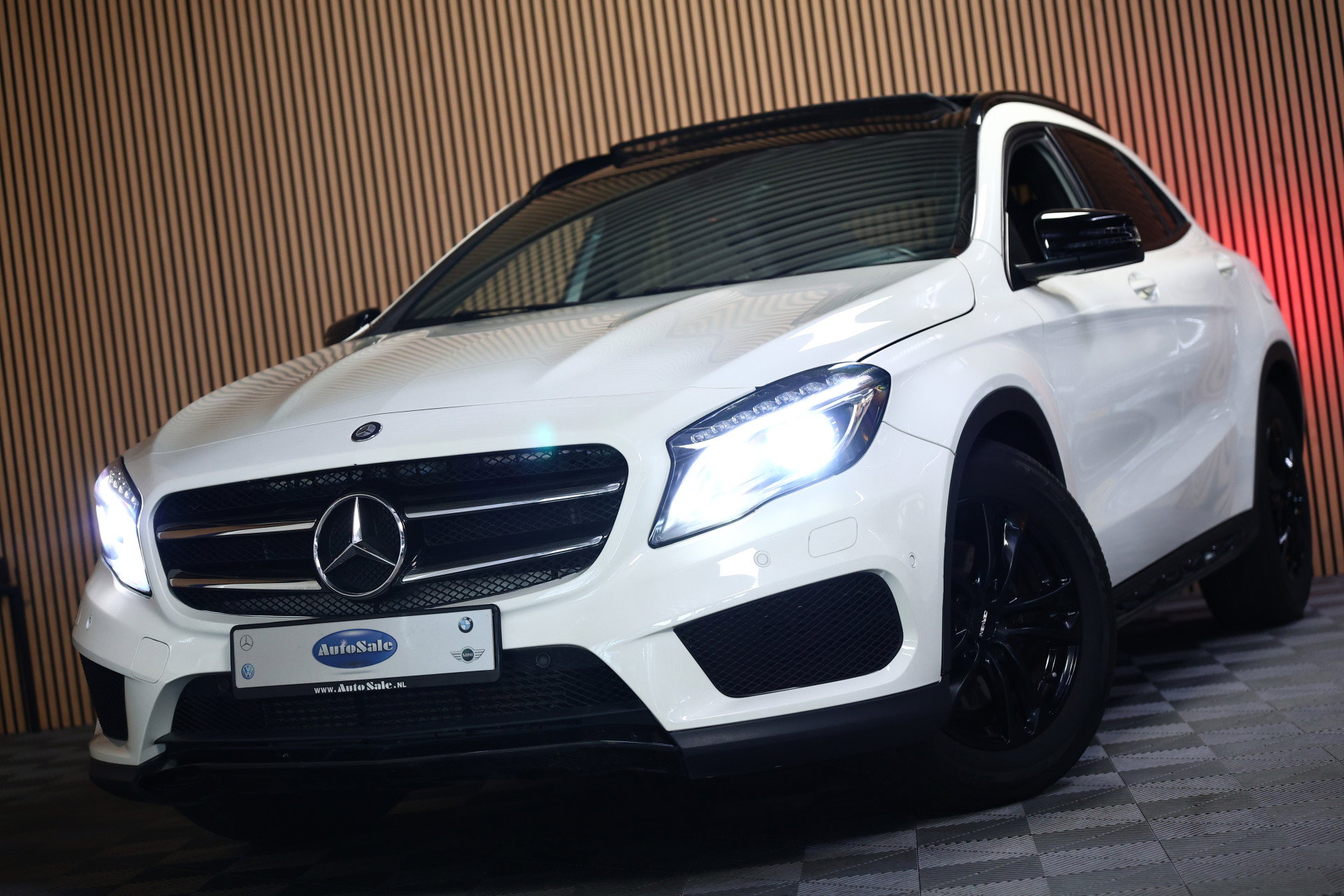Mercedes-Benz GLA 250 AUTOM 63000km AMG PANODAK LED AFN-TRHAK "15 - foto 12