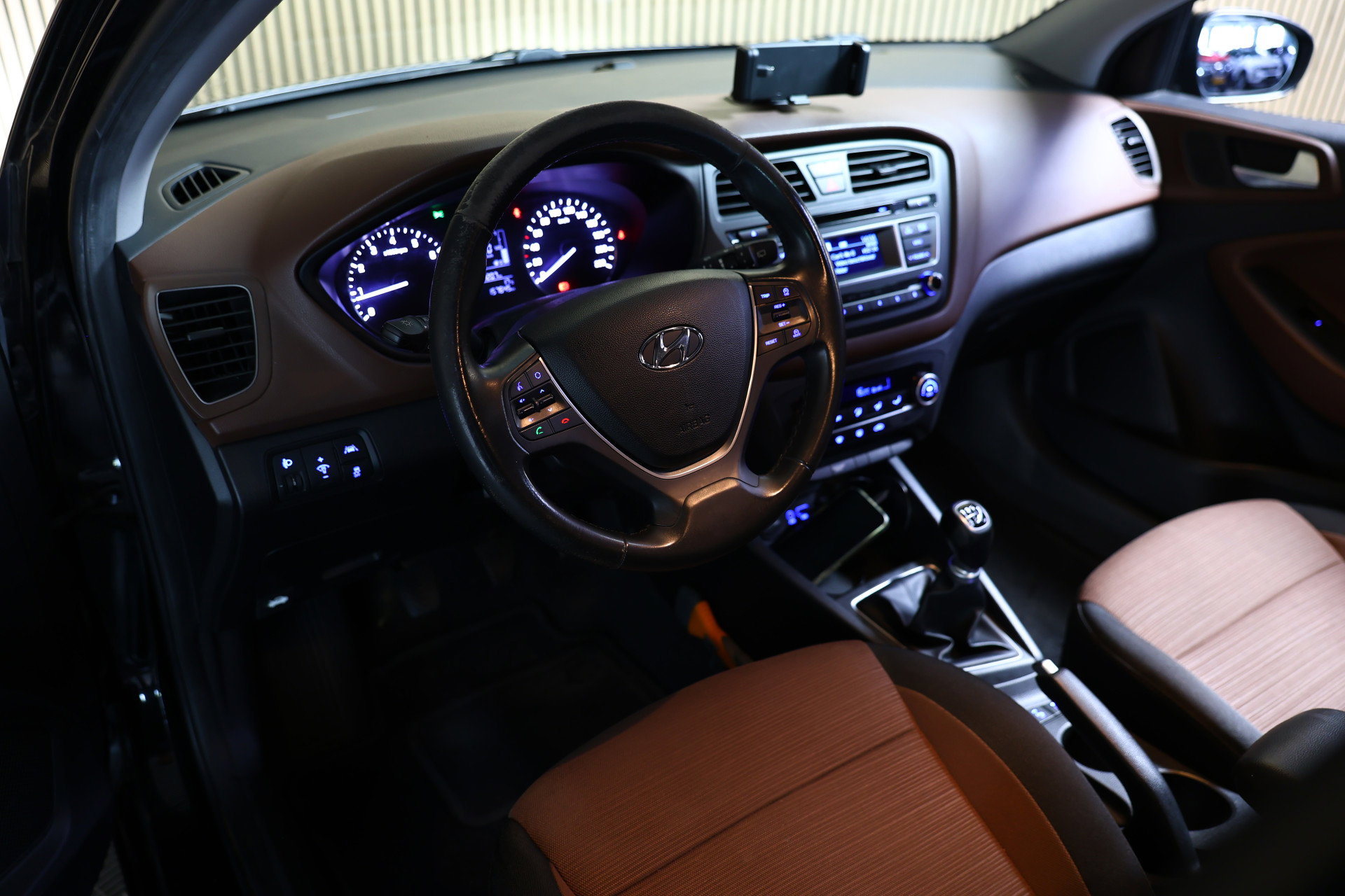 Hyundai 1.2 HP i-Motion Comfort CRUISE CLIMA BT THAAK '15 - foto 23