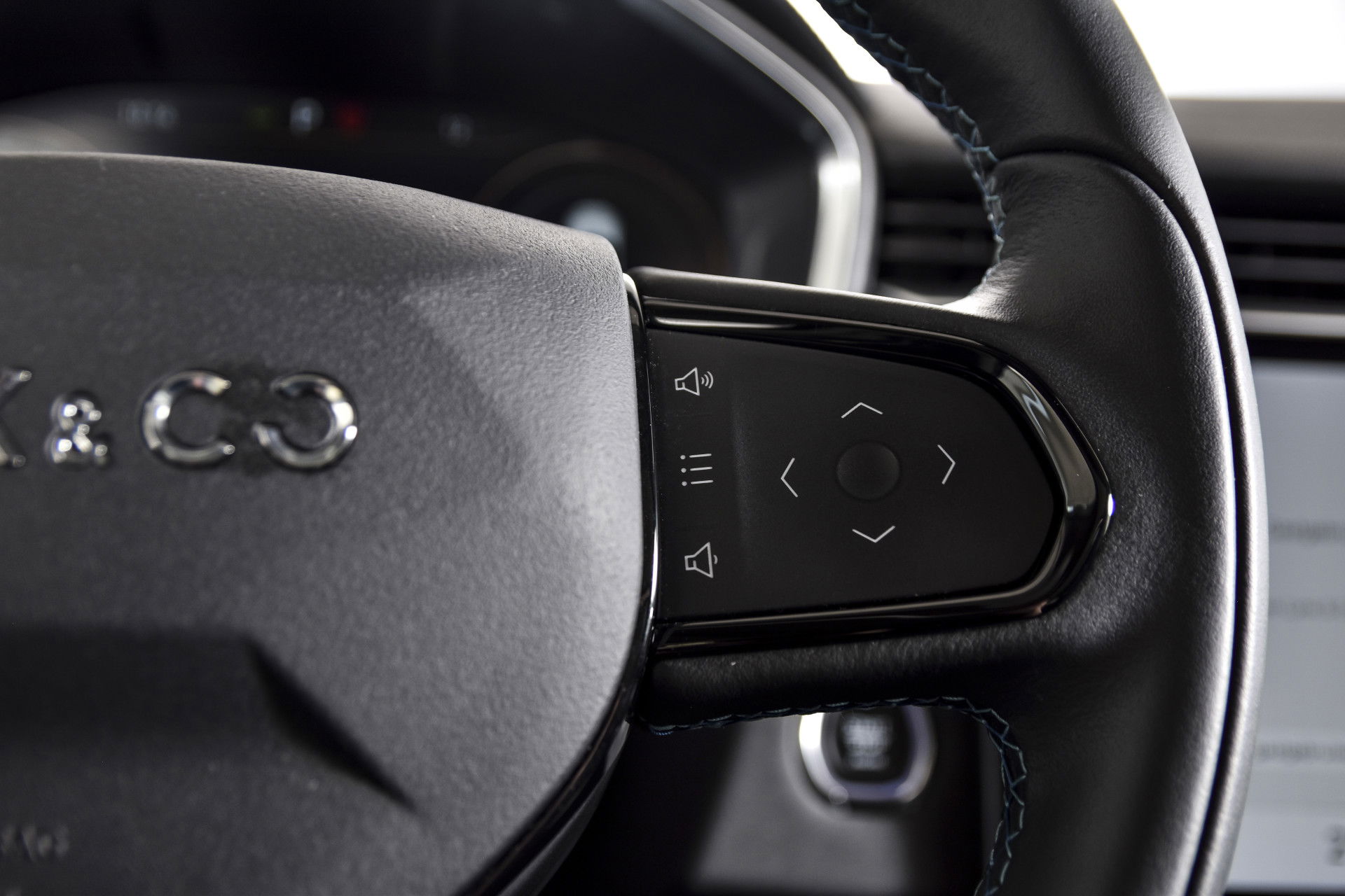 Lynk & Co - 01