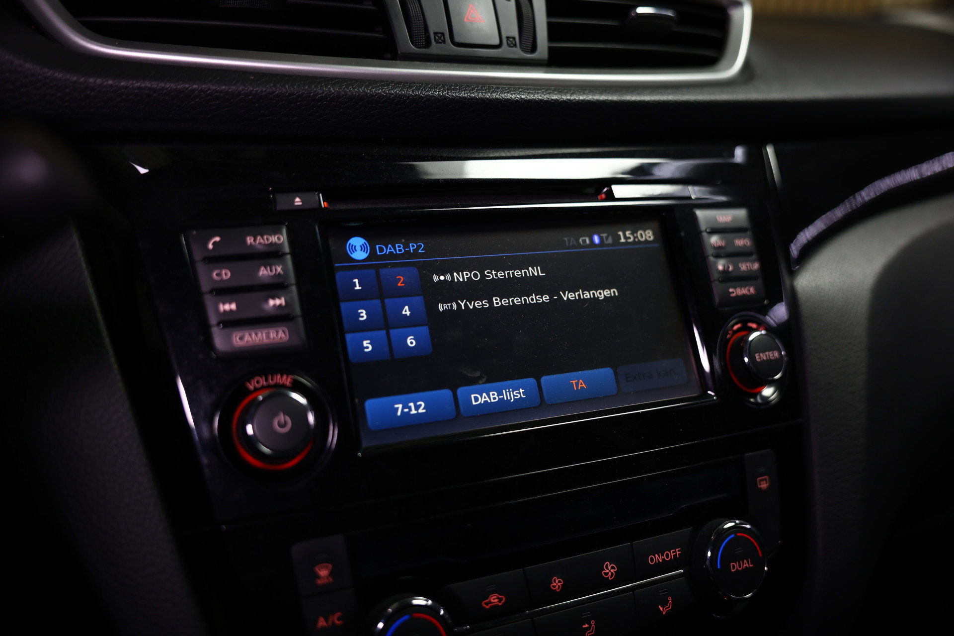 Nissan 1.2 Connect Edition AUTOM NAVI CRUISE CLIMA CAMERA PDC STOELVW '15 - foto 17