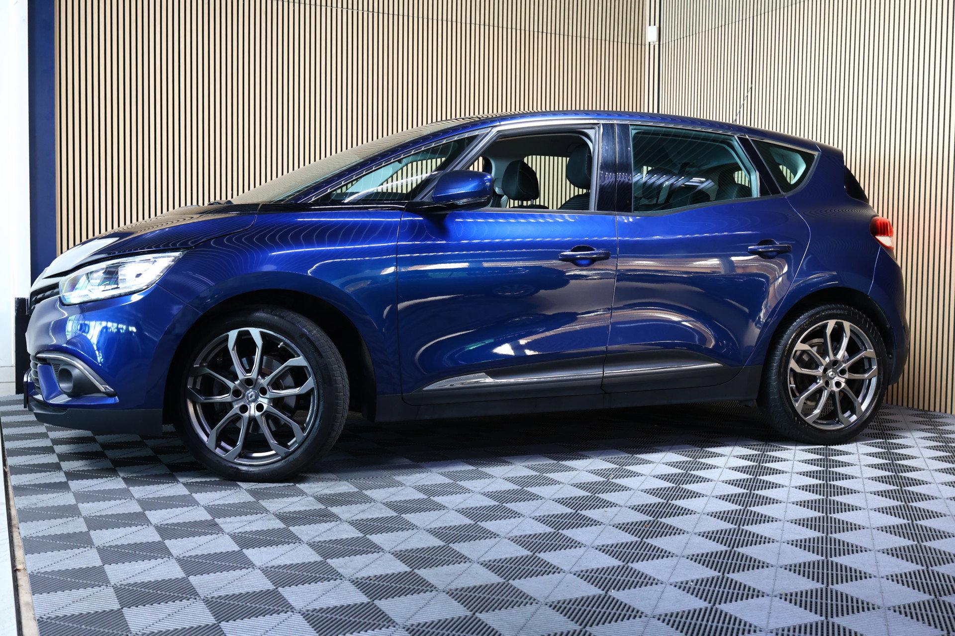 Renault 1.2 TCe Intens AVM LED NAVI CRUISE CLIMA KEYLESS PDC BT THAAK "17 - foto 3