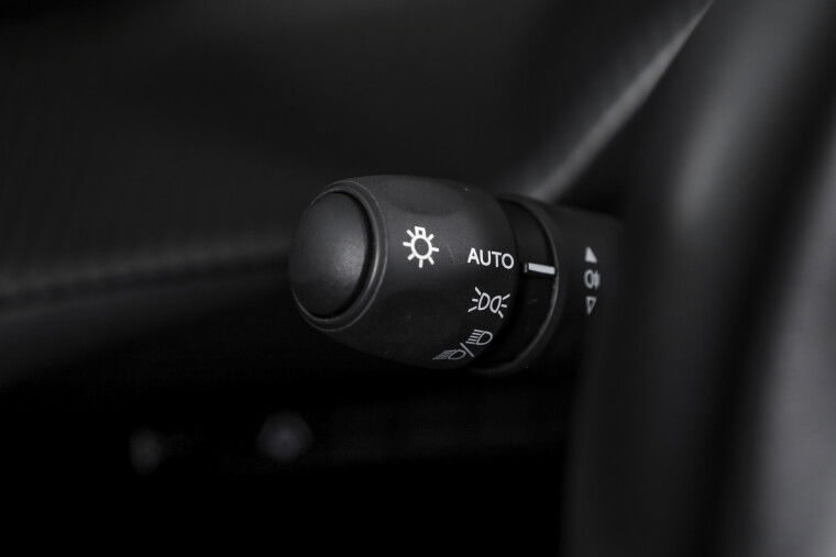 Peugeot - 208