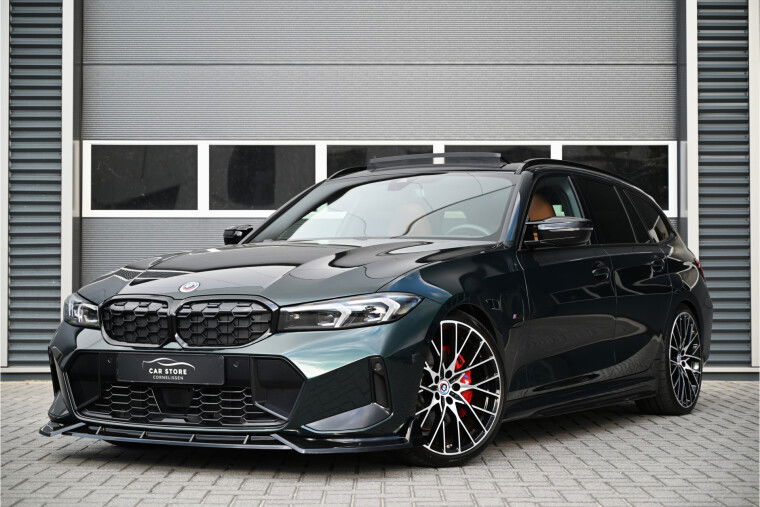 Foto van BMW 3 Serie Touring 320e / M-SPORT / PANO / M-PERF SEATS / CARBON / HARMAN KARDON / MEMORY / HUD / OXFORDGREEN / 20"