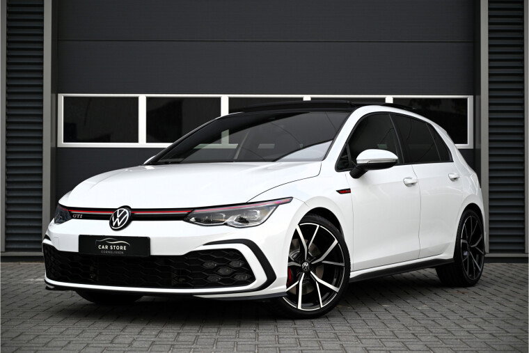 Foto van Volkswagen Golf 2.0 TSI GTI 245 PK / PANO / IQ LIGHTS / HARMAN KARDON / CAMERA / BLIND SPOT / ACC / HEXAGON / 19" ESTORIL