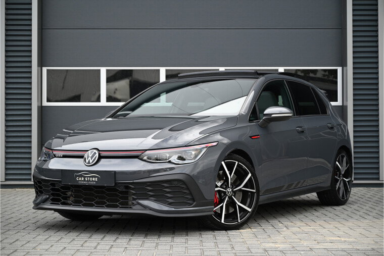 Foto van Volkswagen Golf 2.0 TSI GTI CLUBSPORT 300 PK / PANO / LEDER / IQ LIGHTS / MEMORY / STOELKOELING / BLIND SPOT / KEYLESS / 19"