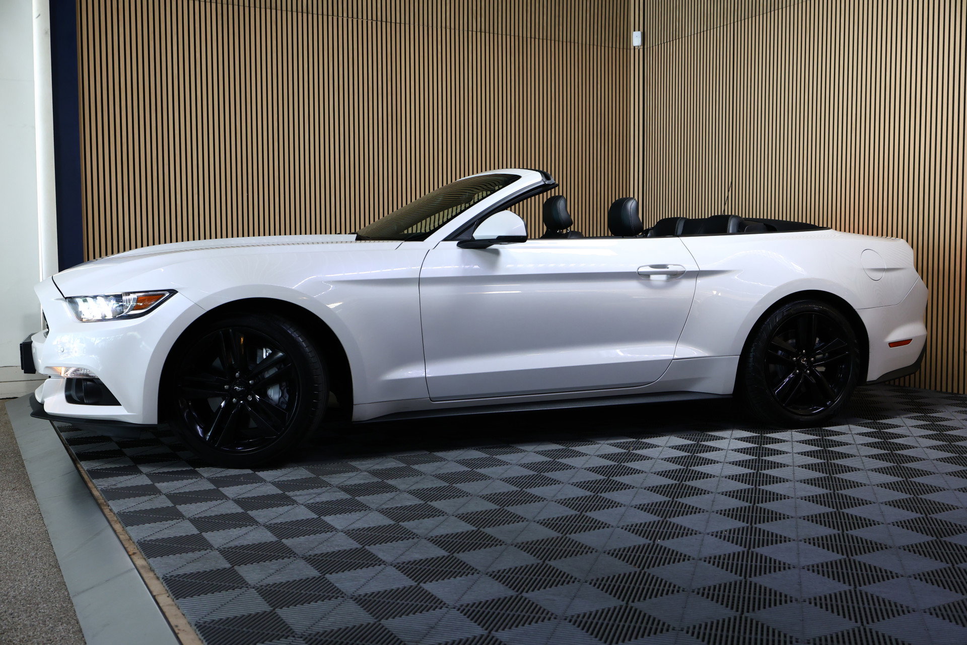 Ford Convertible 2.3 EcoBoost AVM NAVI CLIMA CAMERA KEYLSS PDC CRUISE LEDER SUBWH "19 - foto 9