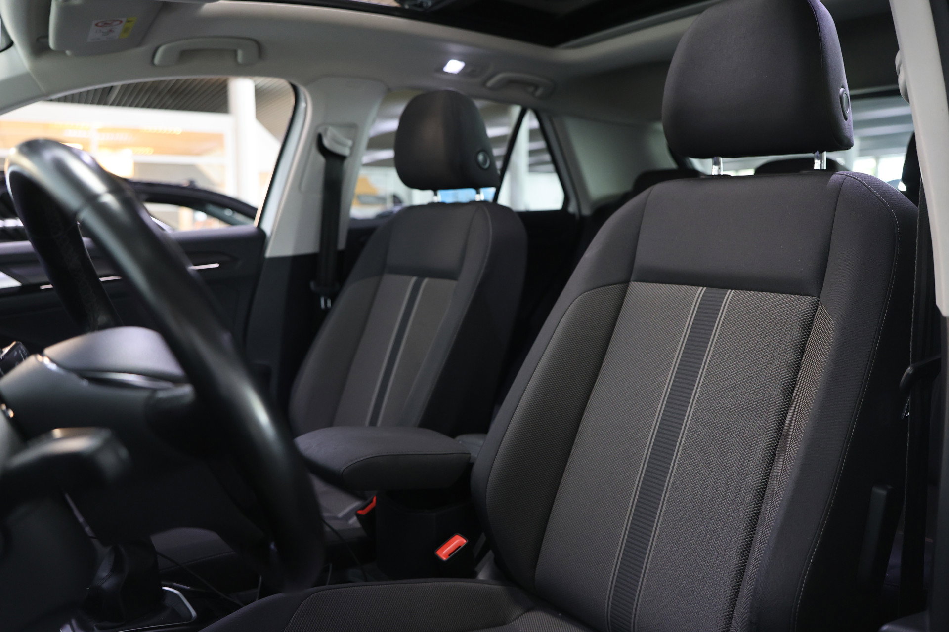 Volkswagen 1.0 TSI R-Line CLIMA VIRTUAL PDC CARPLAY CAMERA PANO LANE+FRONT Ass. '19 - foto 3