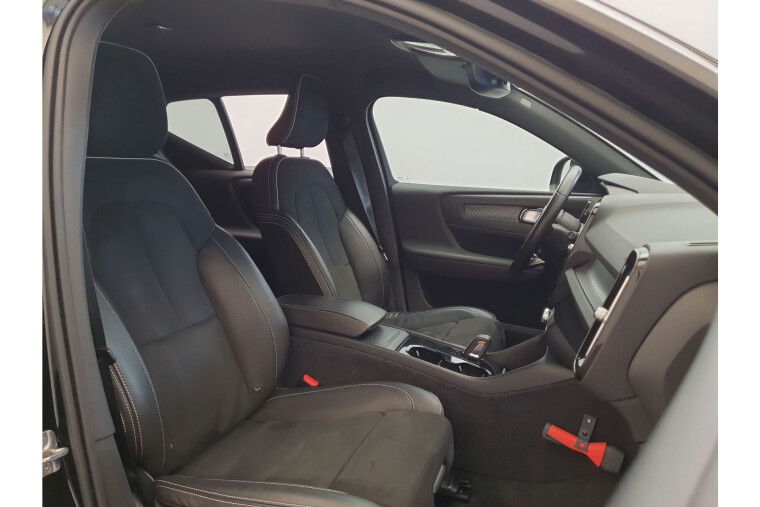 Volvo XC40 Recharge P8 AWD 408pk R-Design Wegklapbare trekhaak, Camera