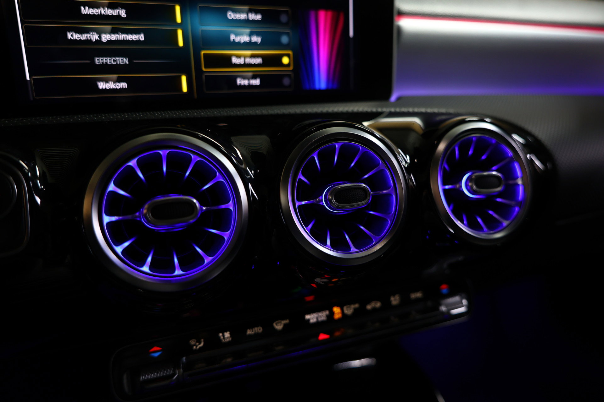 Mercedes-Benz AMG 35 4MATIC PANO NAVI CAMERA VIRTUAL CRUISE CLIMA SFEER STOELVW BT '19 - foto 37