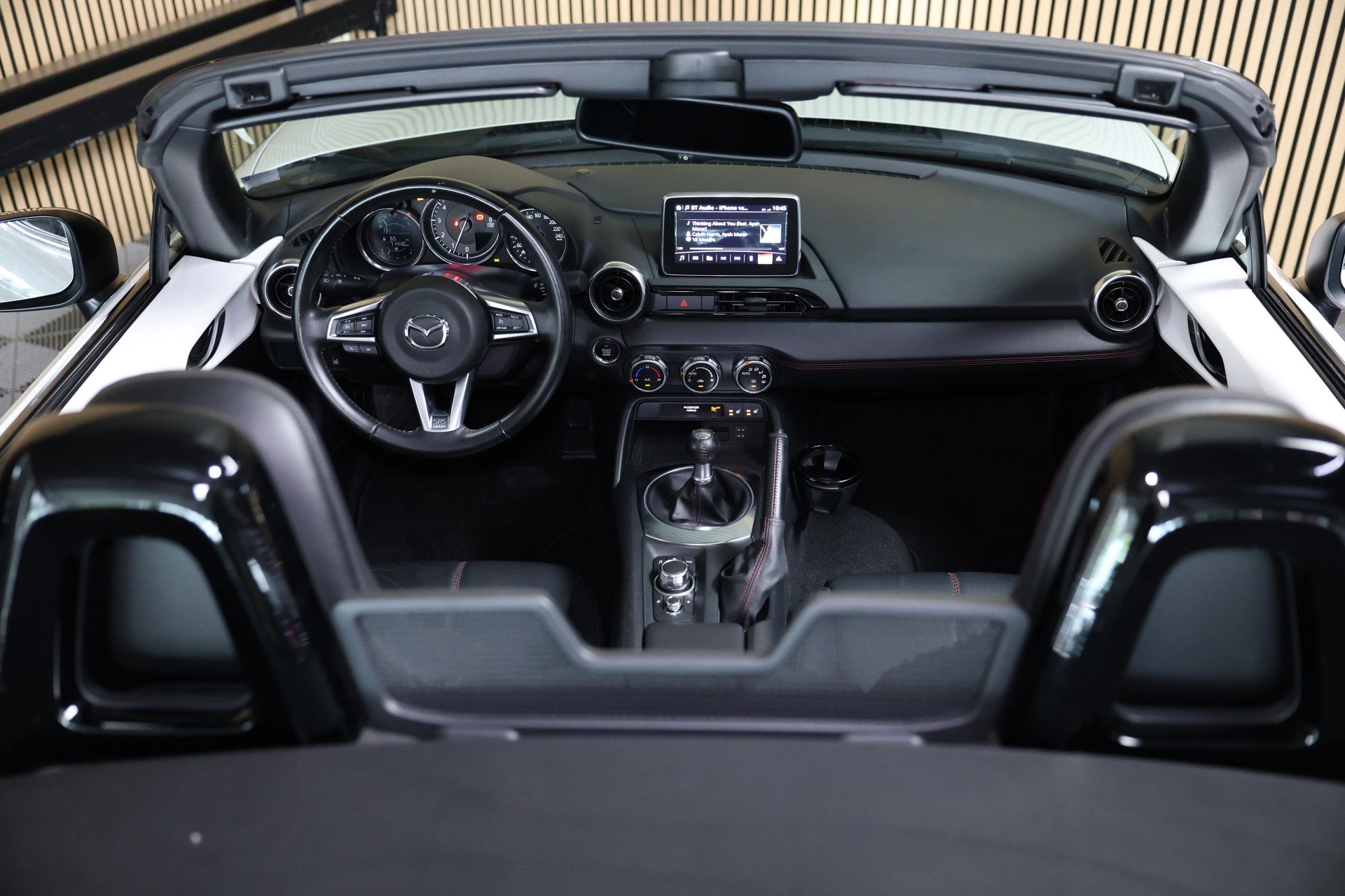 Mazda 1.5 SkyActiv-G 131 GT-M BOSE LEDER NAVI KEYLESS CRUISE BT "16 - foto 2