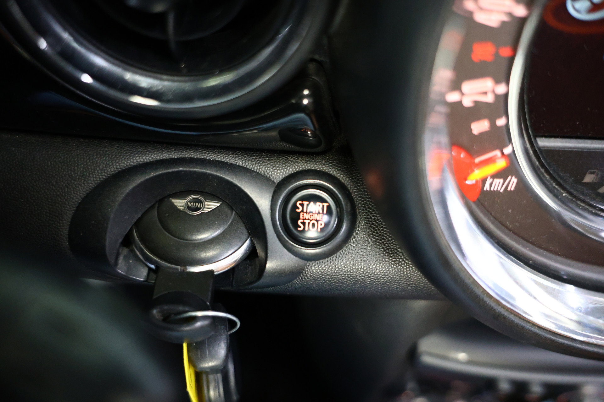MINI 1.6 AUTOMAAT Chili LEDER NAVI BT STOELVW PDC '15 - foto 17