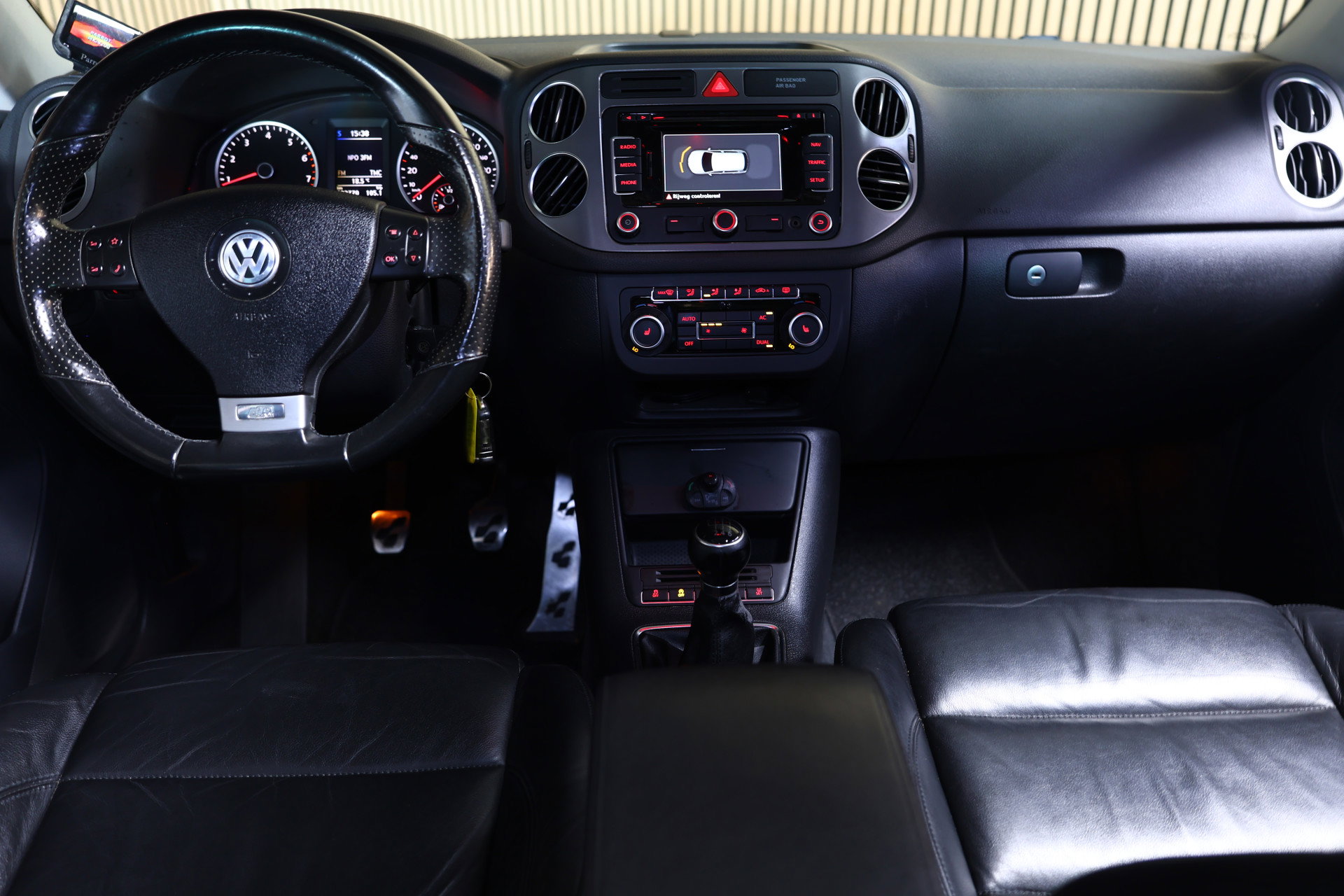 Volkswagen 1.4 TSI SPORT STYLE LEDER PANORAMADAK NAVI CRUISE PARK ASSIST'10 - foto 2