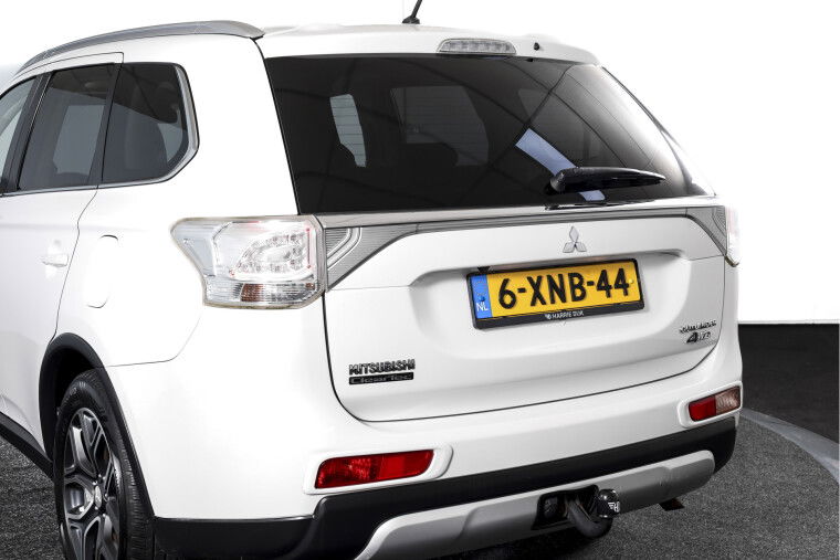 Mitsubishi - Outlander