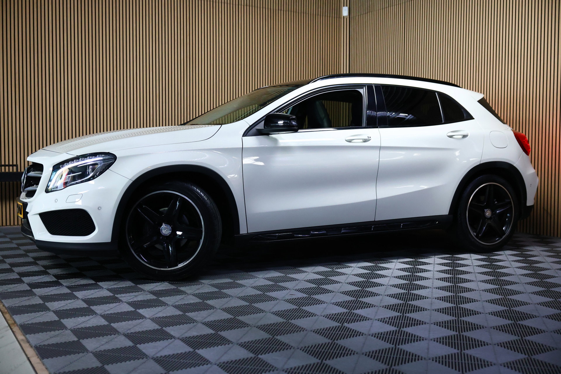 Mercedes-Benz 200 AMG Prestige PANODAK NAVI CLIMA CRUISE BT KEYLESS `14 - foto 11