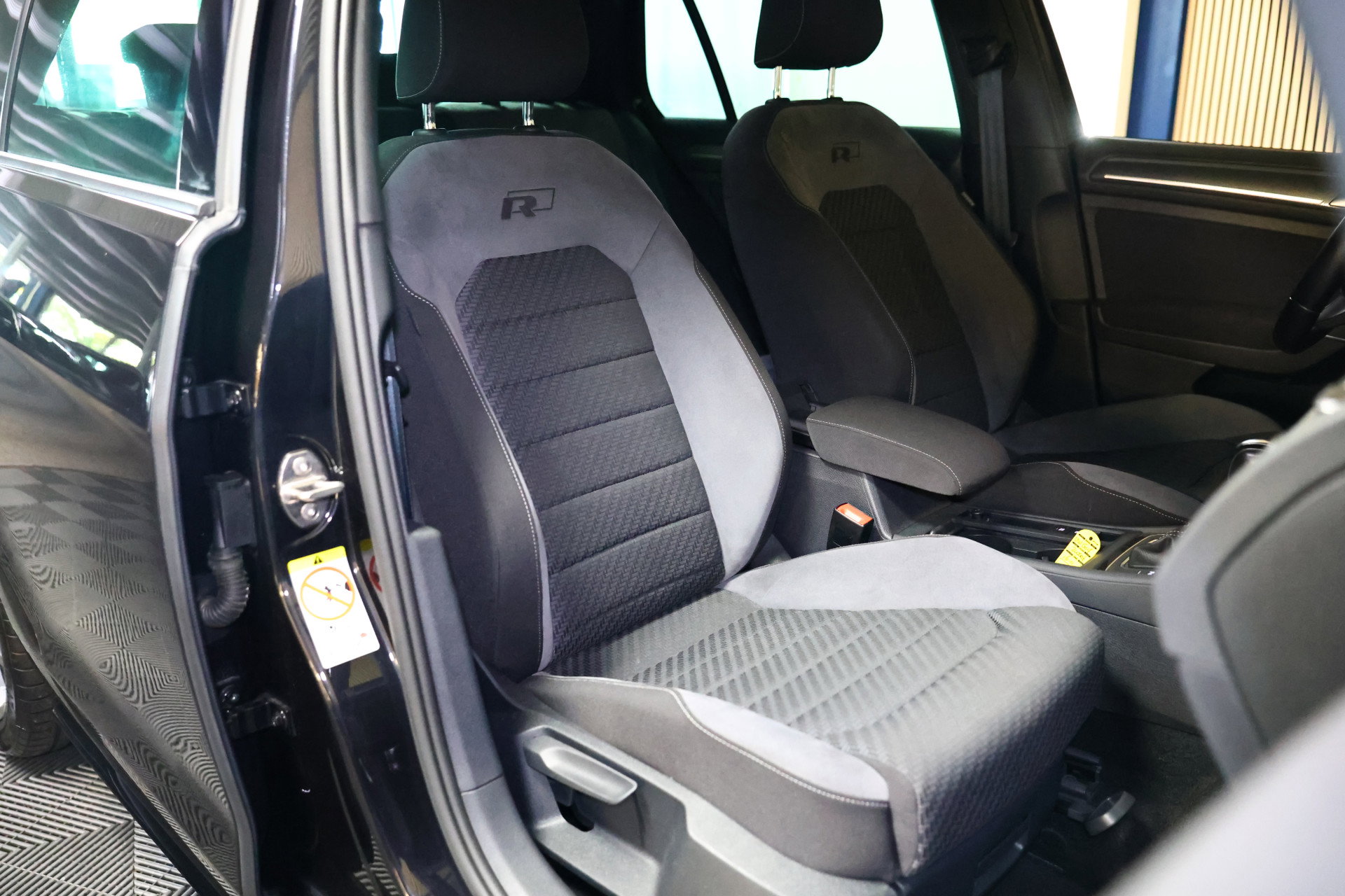 Volkswagen 1.5 TSI Highline Business R DSG NAVI DYNAUDIO ACC CLIMA STOELVW LED '17 - foto 25