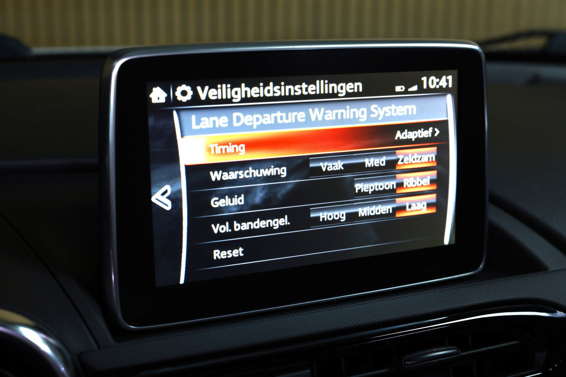 Mazda 1.5 SkyActiv-G 131 GT-M BOSE LEDER NAVI KEYLESS CRUISE BT "16 - foto 21
