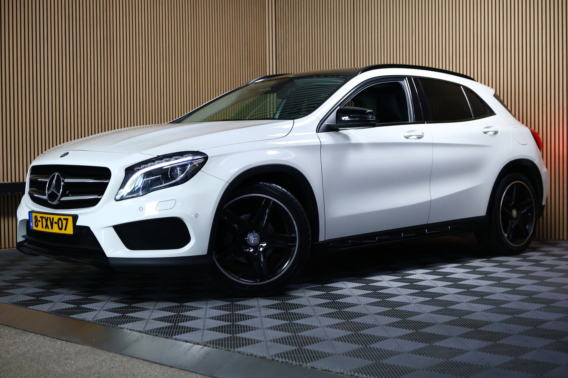 Mercedes-Benz 200 AMG Prestige PANODAK NAVI CLIMA CRUISE BT KEYLESS `14 - foto 10