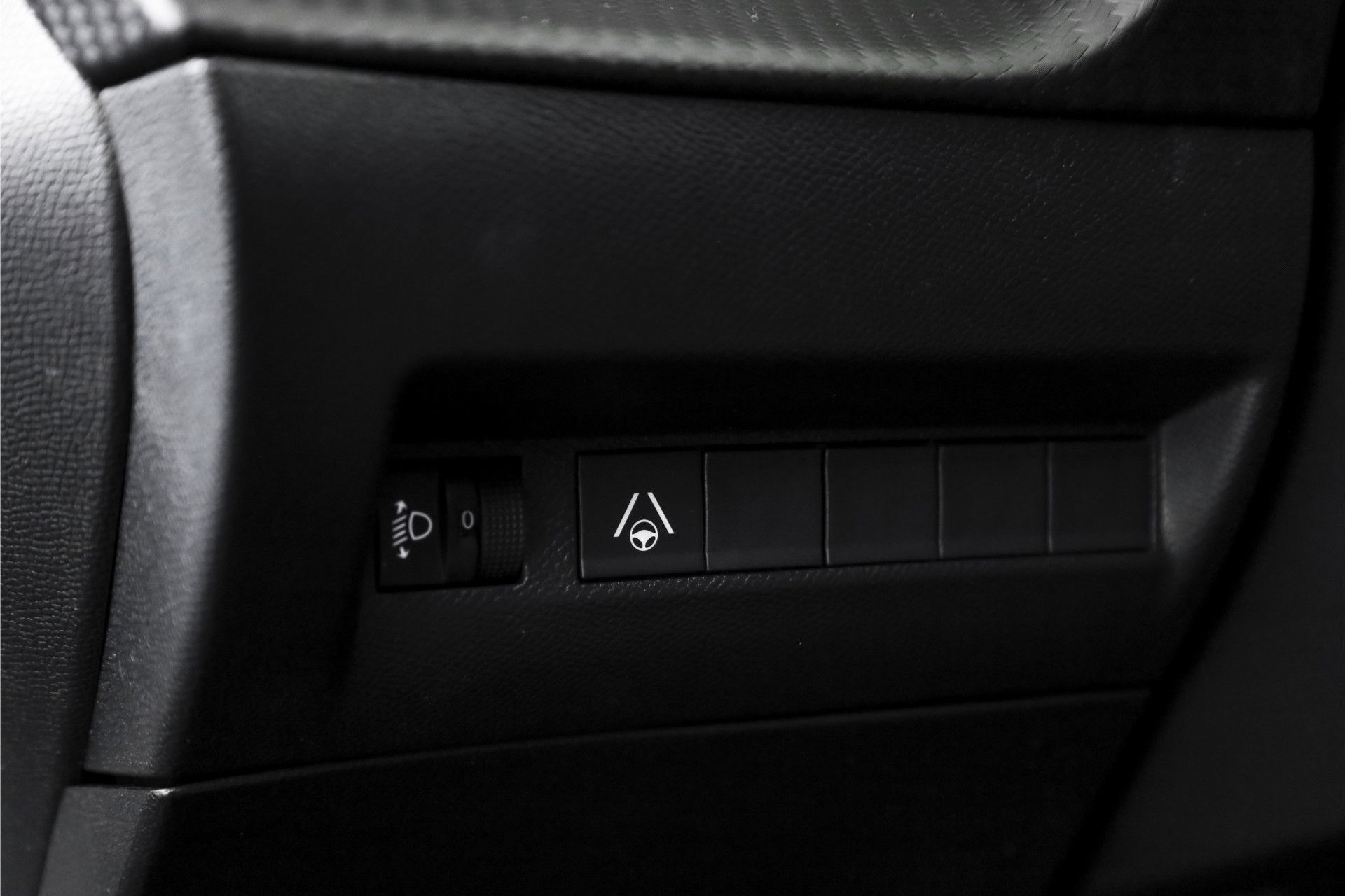 Peugeot - 208