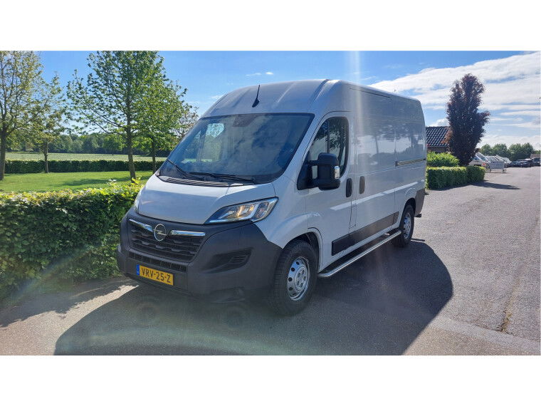 Foto van Opel Movano 2.2D 140 Zwaar L2H2 Edition