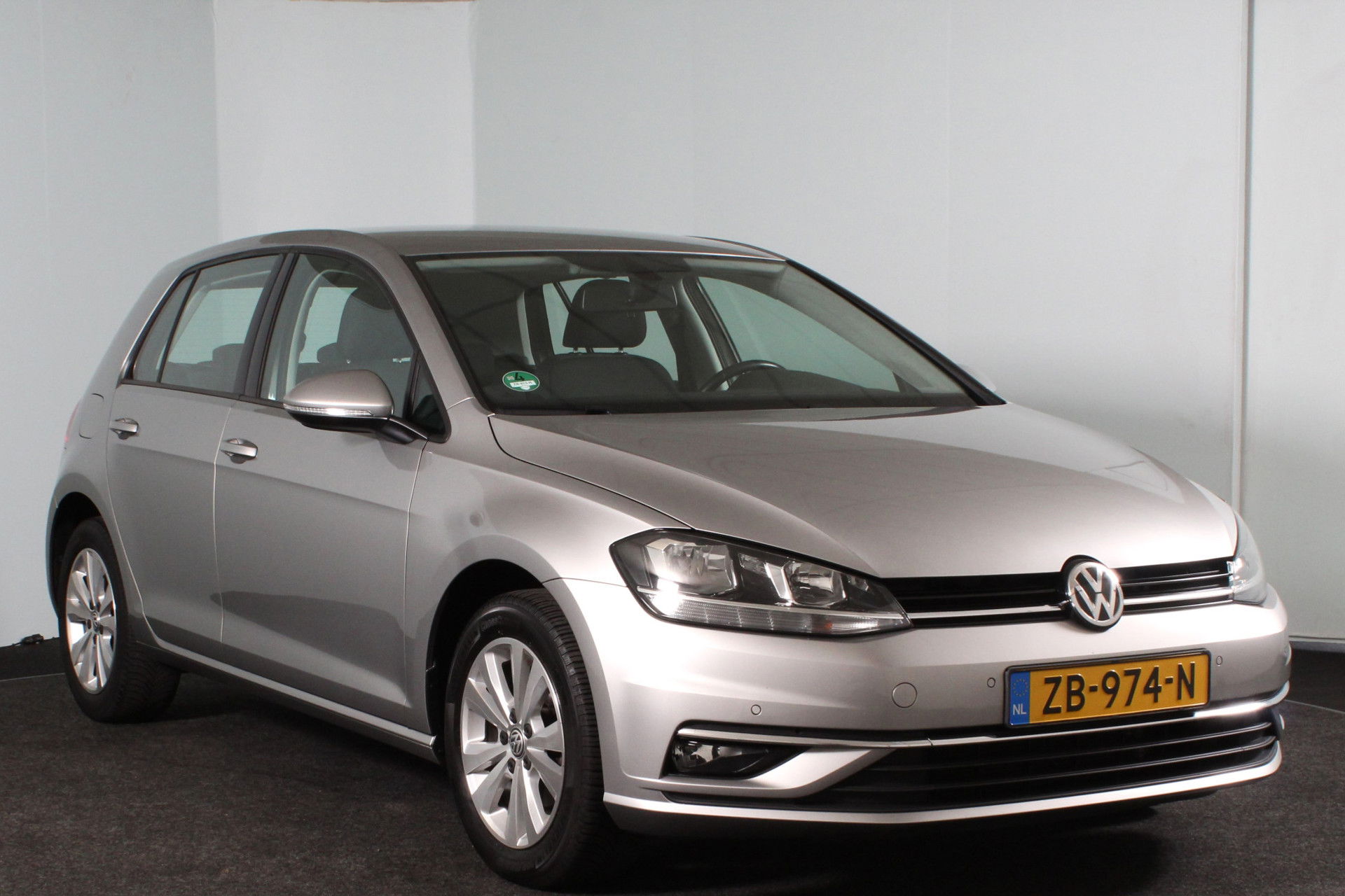 Volkswagen - Golf