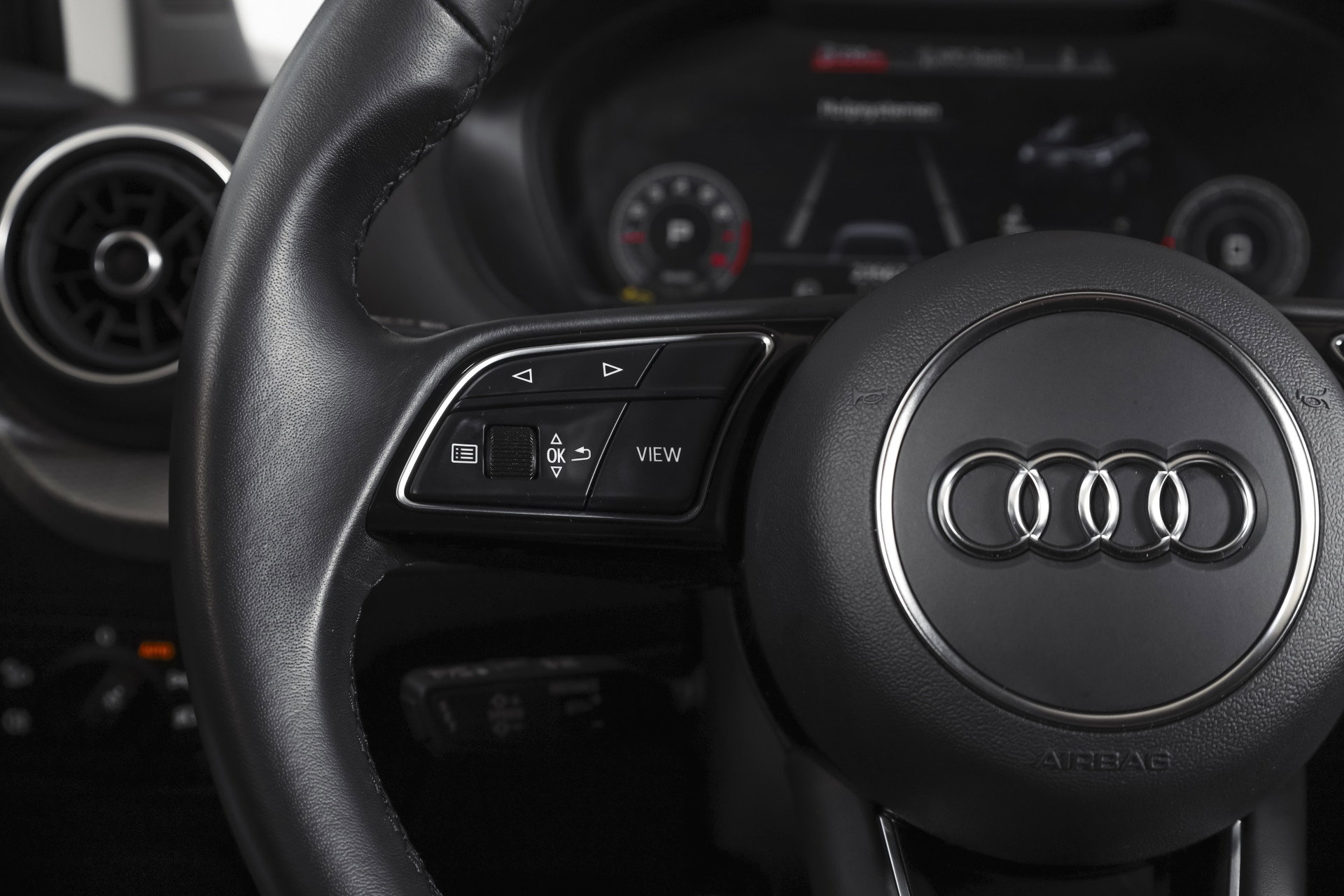 Audi - Q2