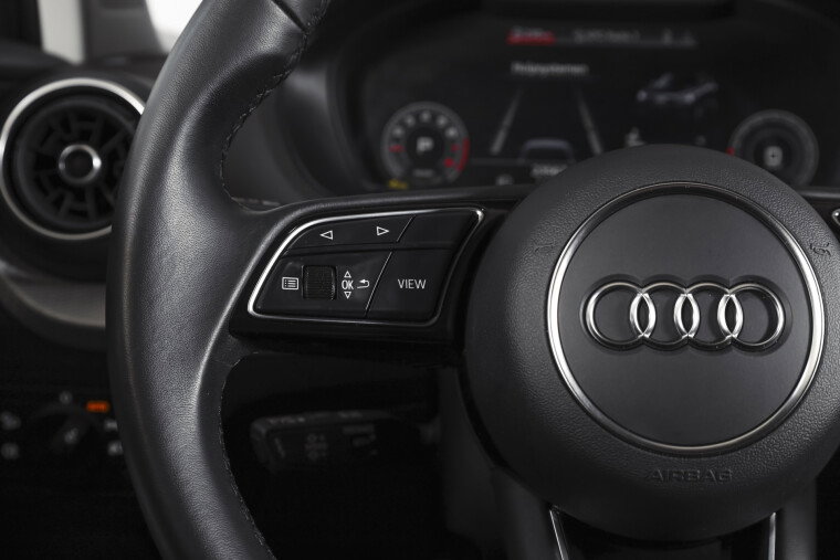 Audi - Q2