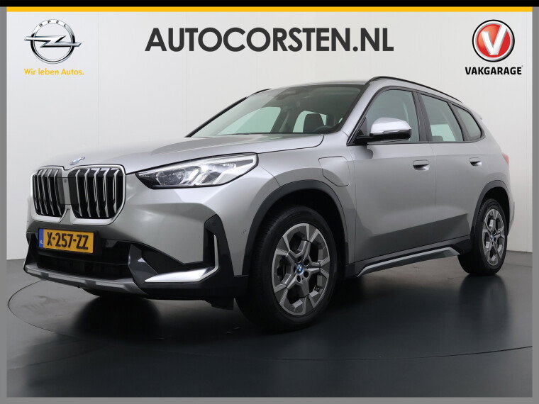 Foto van BMW X1 xDrive25e PHEV 245pk AUT-7 Leer/SportSt. 4WD Trekhaak-WegklapB. LED Adap.Cruise Camera Navi Sportstoelen Dual-Ecc ParkAssist PDC Apple Carplay Android