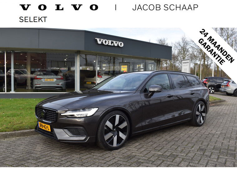 Foto van Volvo V60 T6 AWD 350PK Plug-in Hybrid Essential Edition Black