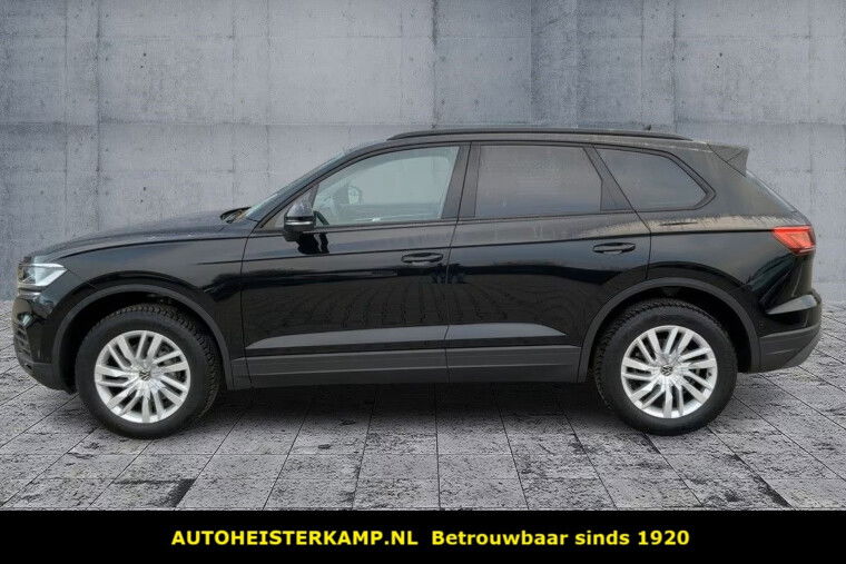 Volkswagen Touareg 3.0 TDI Grijs Kenteken ACC Luchtvering Comfortstoelen Trekhaak