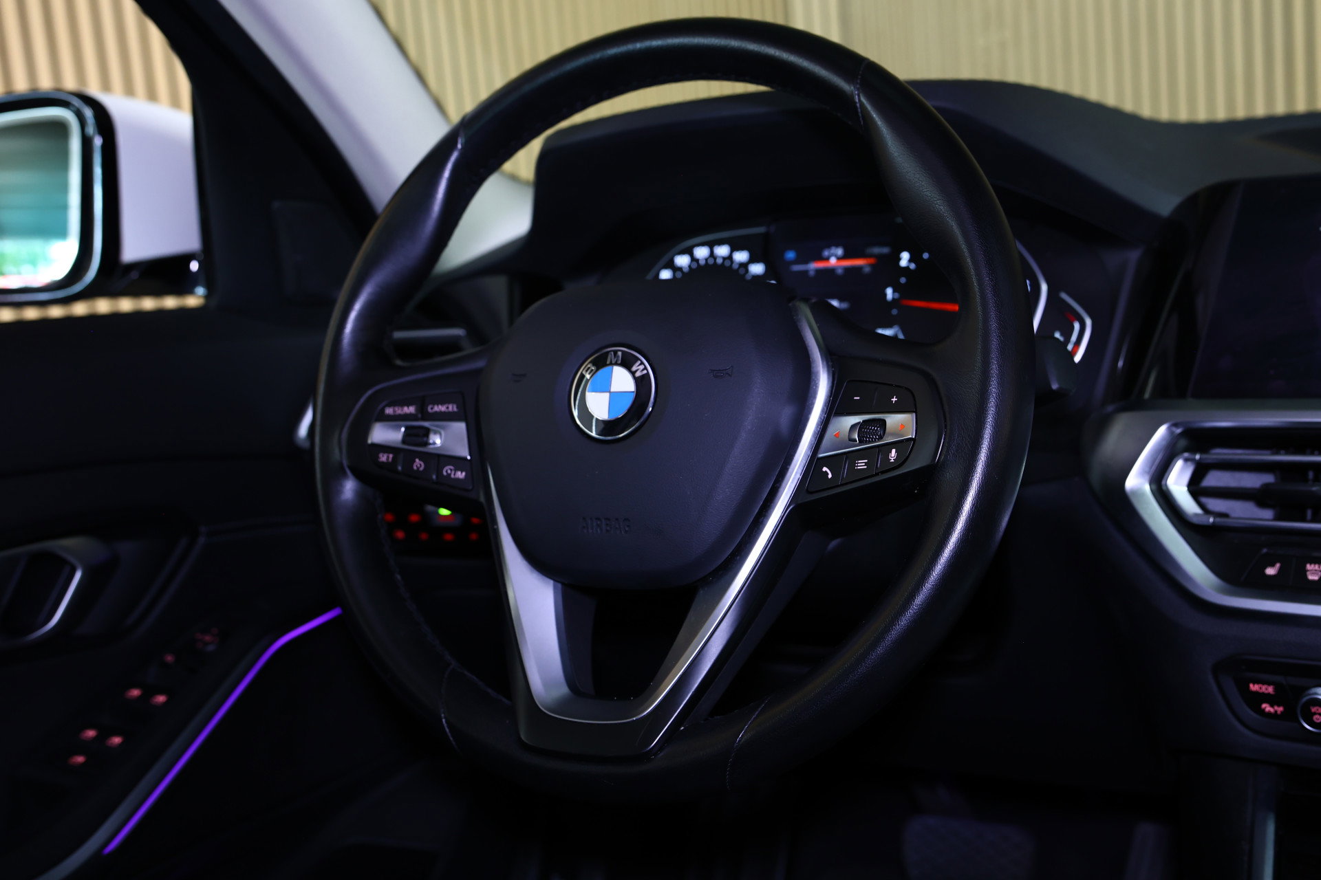 BMW 318i Business M SPORT Edition AVM SPORTLEDER NAVI CARPLAY VIRTUAL '21 - foto 38