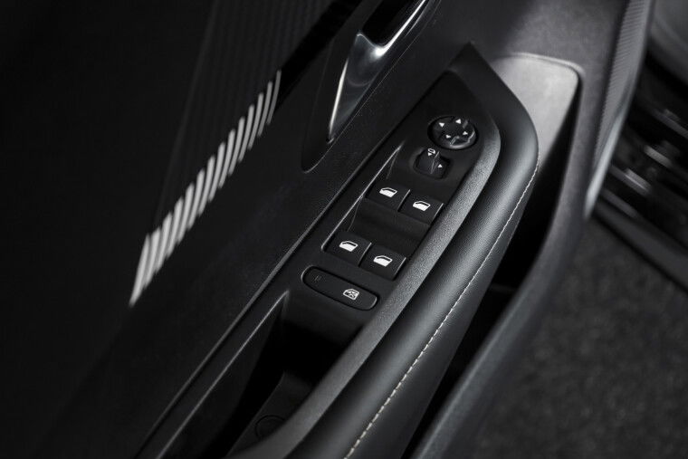 Peugeot - 208