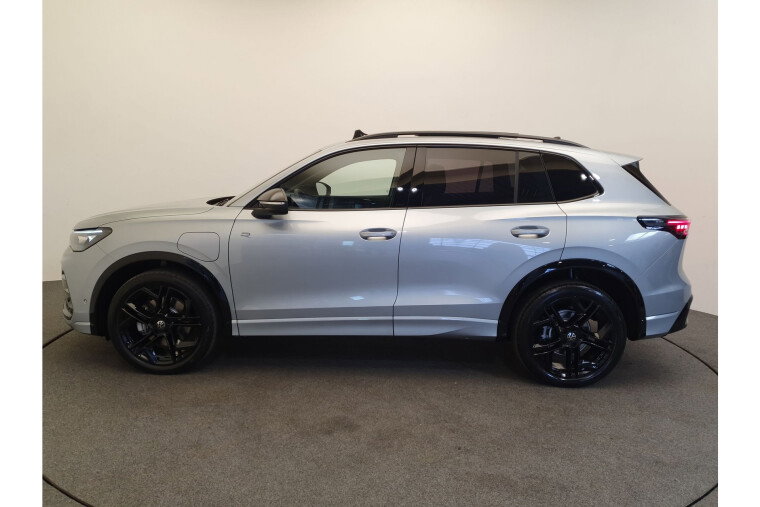 Volkswagen Tiguan 1.5 eHybrid 272pk DSG/AUT R-Line Wegklapbare trekhaak, Panoramadak, Harman/Kardon, Leder