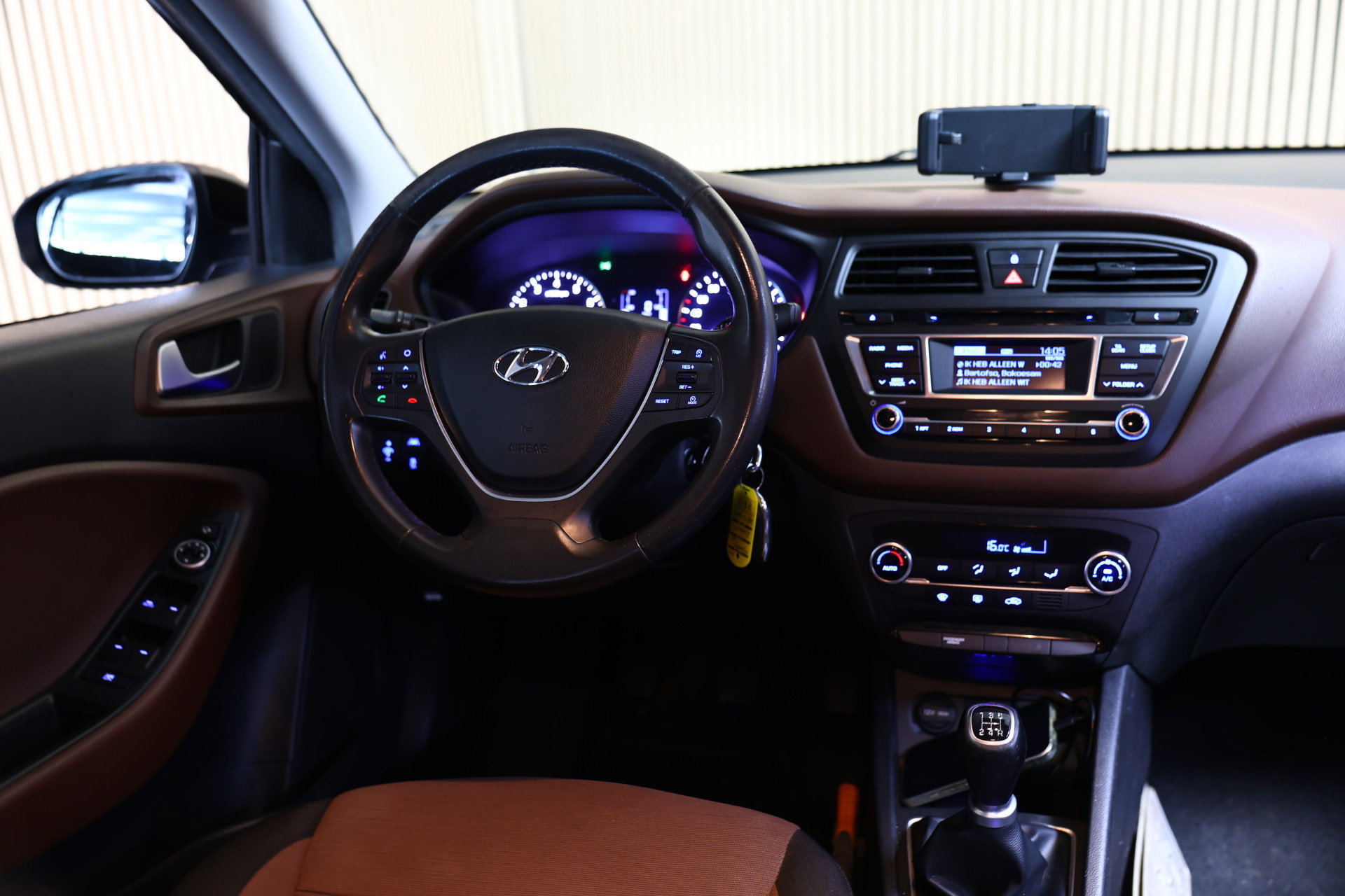 Hyundai 1.2 HP i-Motion Comfort CRUISE CLIMA BT THAAK NAP '15 - foto 2