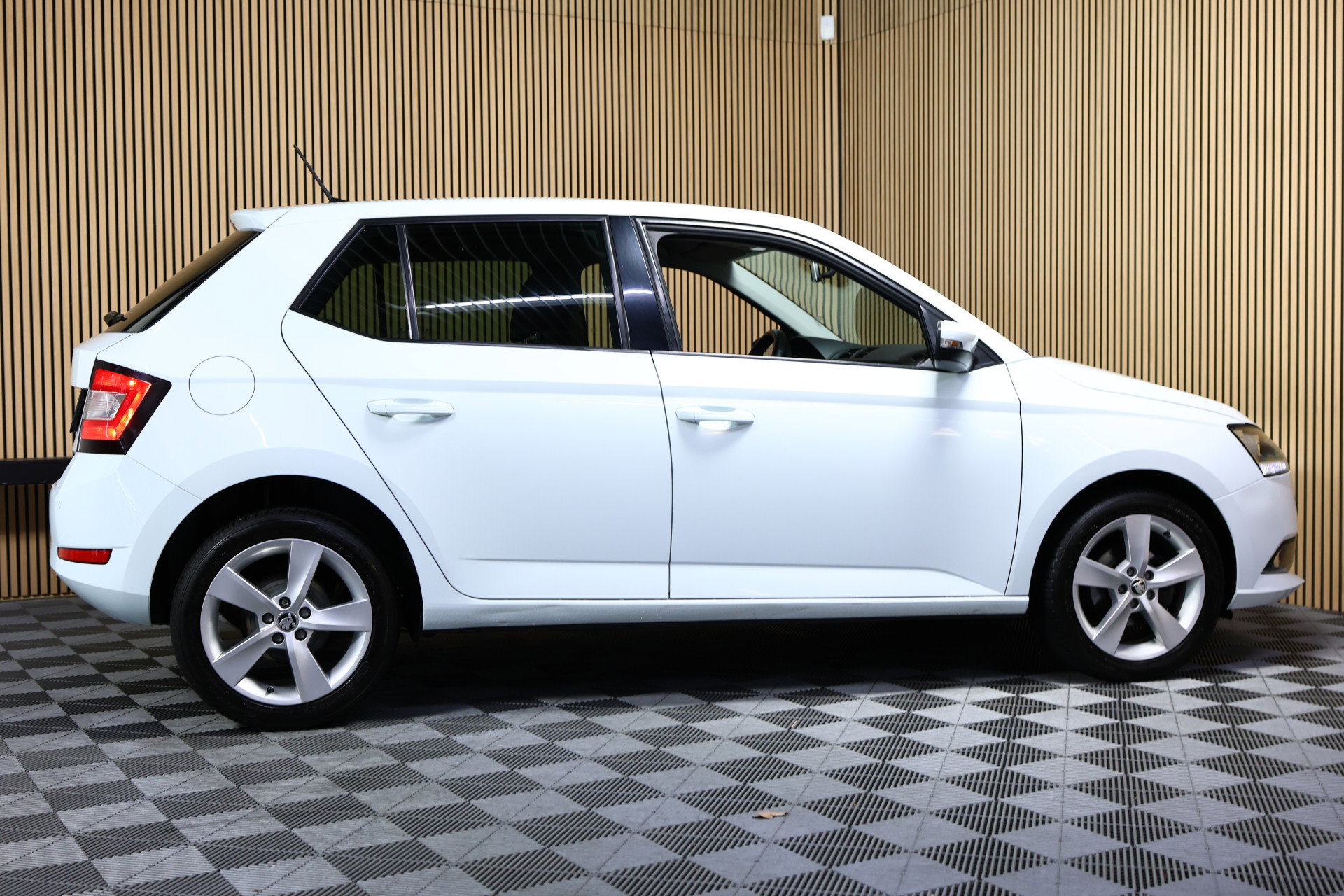 Škoda AVM AIRCO BLUETOOTH STOELVW PDC "19 - foto 9