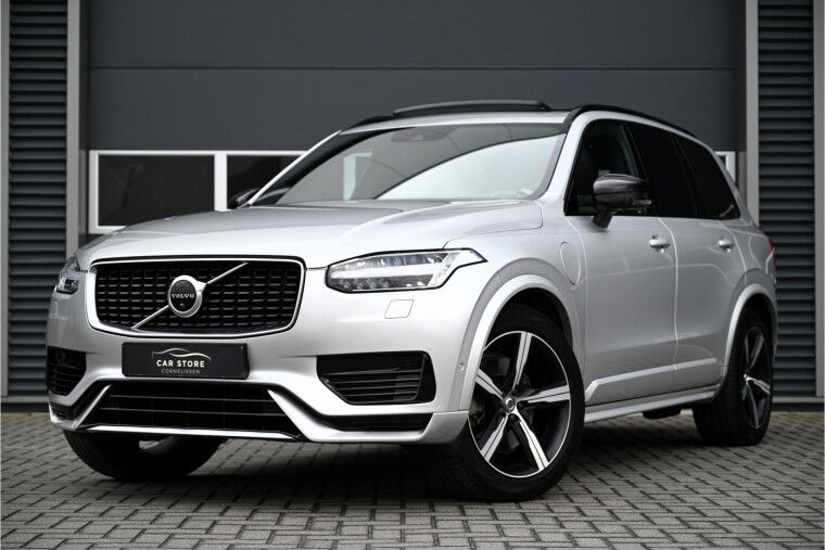 Foto van Volvo XC90 2.0 T8 Twin Engine AWD R-DESIGN / PANO / BOWERS & WILKINS / CARBON / LUCHTVERING / HUD / 360 CAMERA / 7P / TREKHAAK