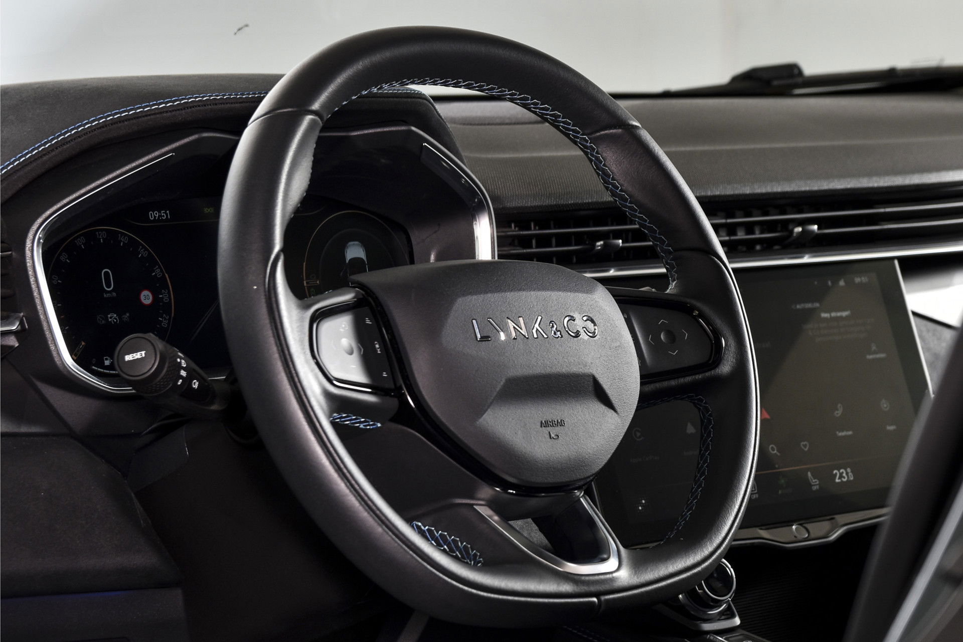 Lynk & Co - 01